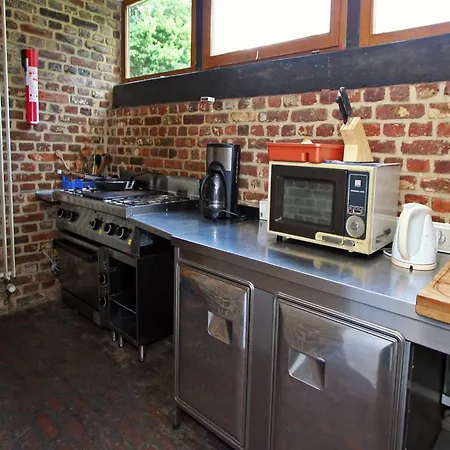 Mansion With Pool, Neblon *