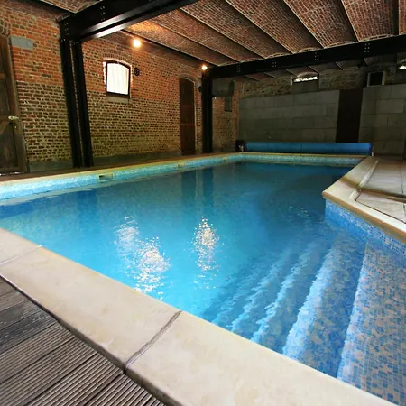 Mansion With Pool, Neblon Tatil Evi *