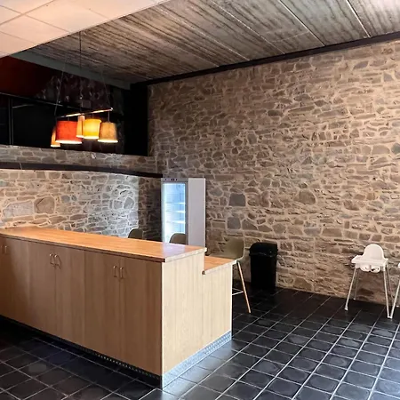 Mansion With Pool, Neblon *