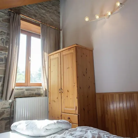 Mansion With Pool, Neblon