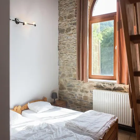 Mansion With Pool, Neblon بيت للعطل *