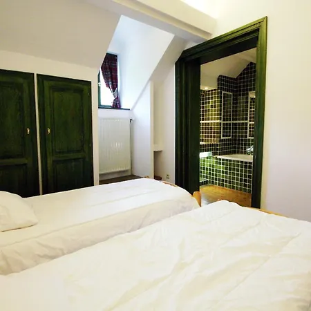 Mansion With Pool, Neblon Tatil Evi Ouffet