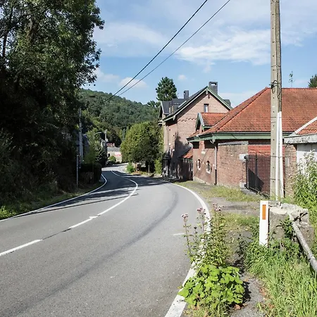 Mansion With Pool, Neblon